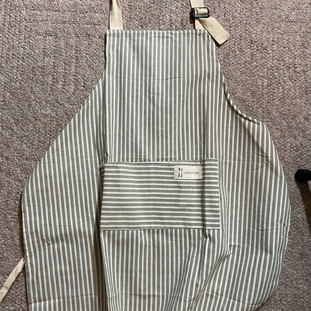 Short apron